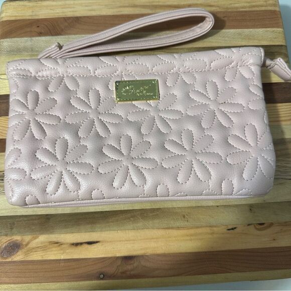 Betsey Johnson Pink Quilted Daisy Wristlet Girly Large Wallet - Picture 1 of 6